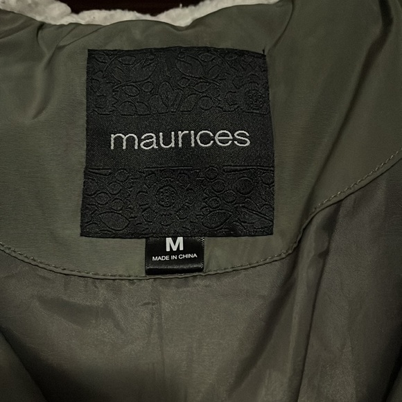 Maurice’s vest size medium. - Picture 2 of 8